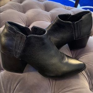 Black Matisse leather chunky heel sz 8 bootie